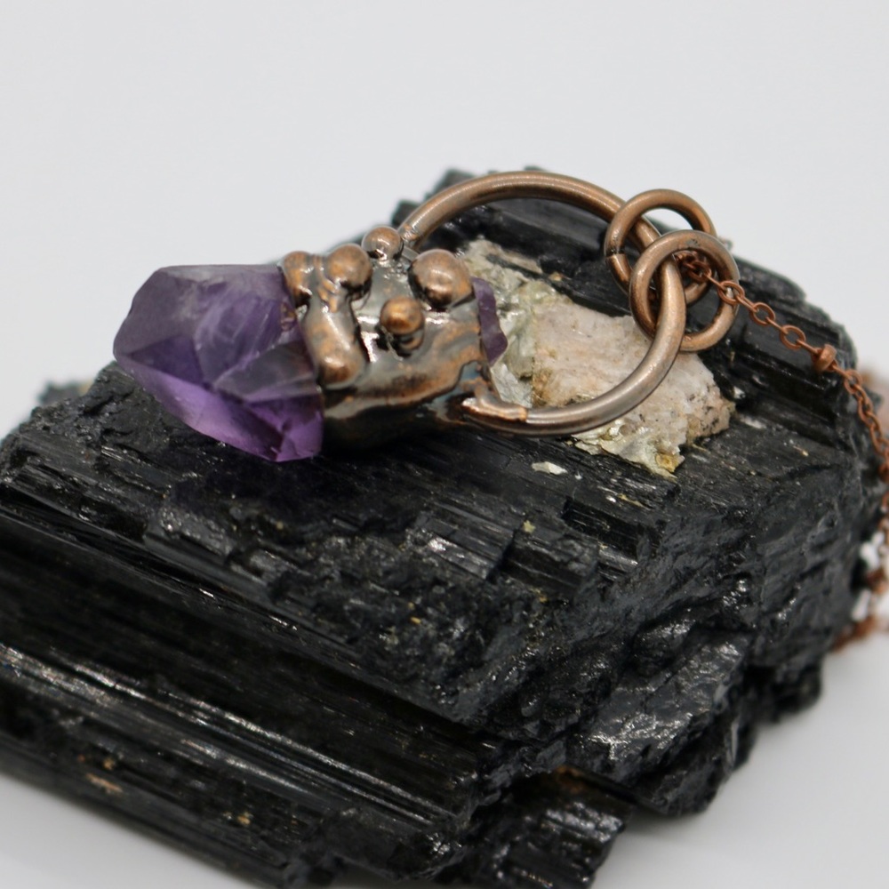 Amethyst Point 16in